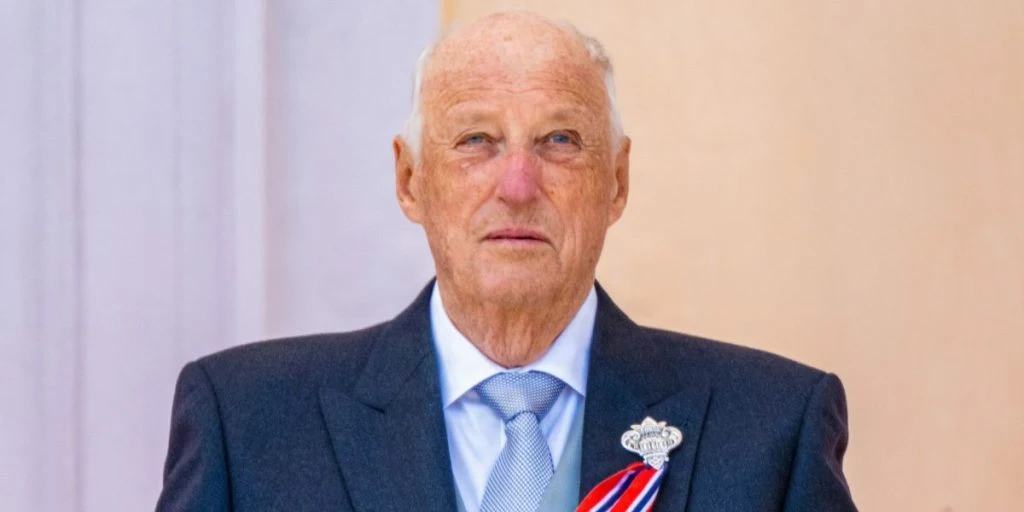Kong Harald kæmper på hospitalet: Nye detaljer fra natten kommer frem