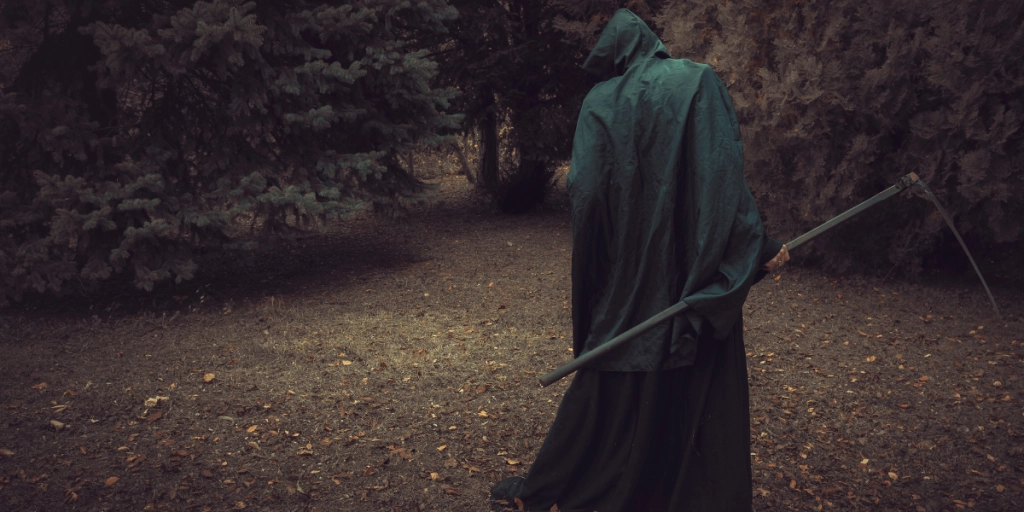 Patients stunned as ‘Grim Reaper’ appears on hospital rooftop