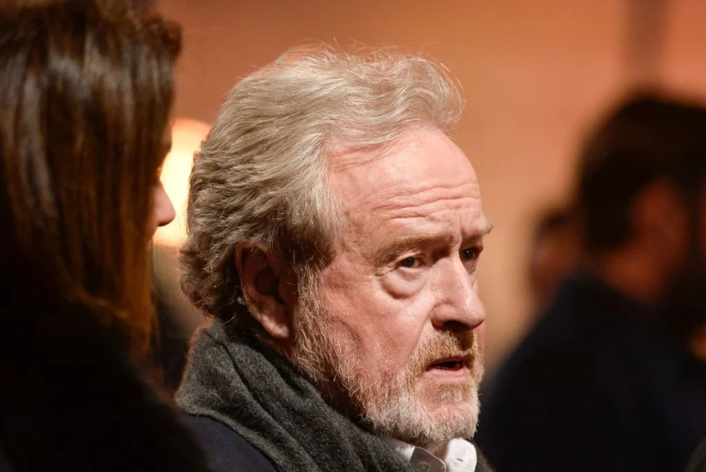 Ridley Scott vender tilbage til sci-fi: Men hans nye storfilm får en brutal start hos anmelderne