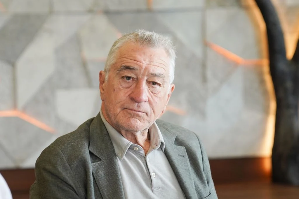 Robert De Niro står i spidsen for Netflix’ nye thriller: Nu giver forfatteren sin dom