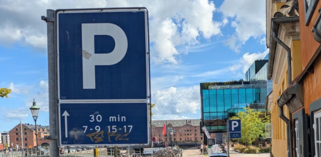 Nyt forslag vækker opsigt: Her kan det snart blive gratis at parkere den første time