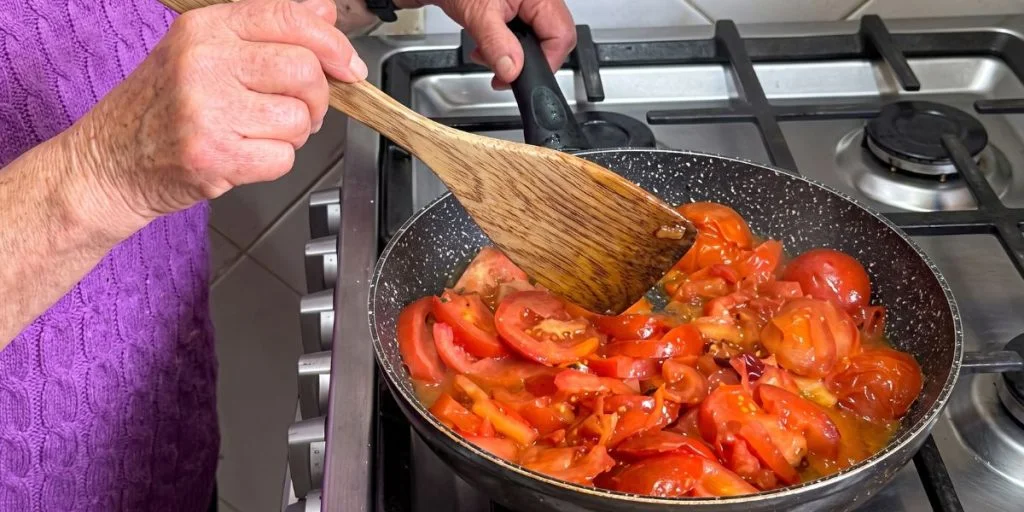 Tomato sauce pan cooking