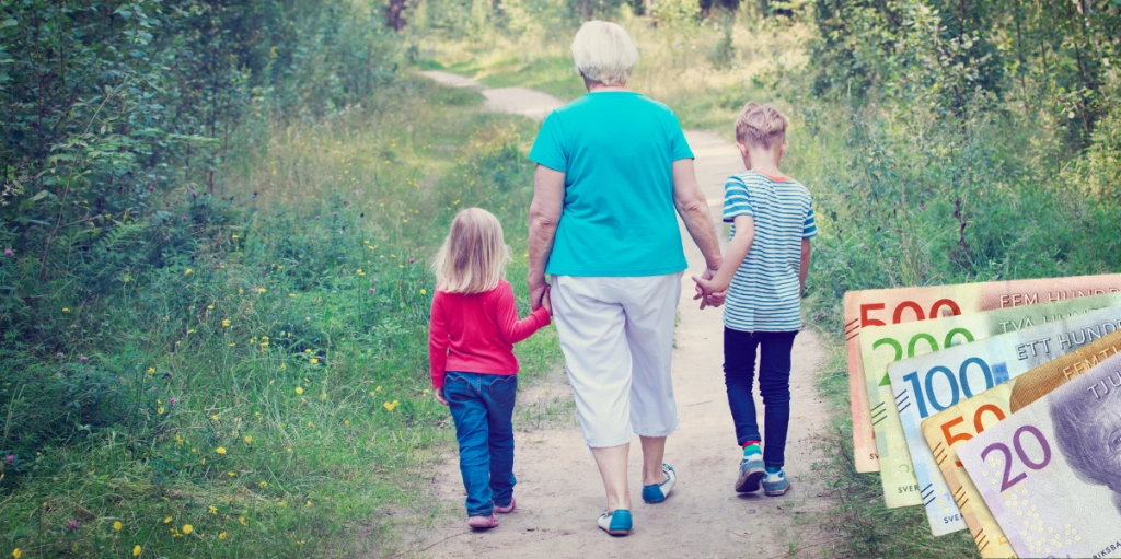 Mormor med barnbarn / pengar