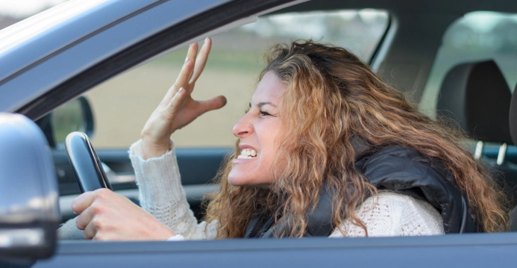 Road rage / arg kvinna i bilen