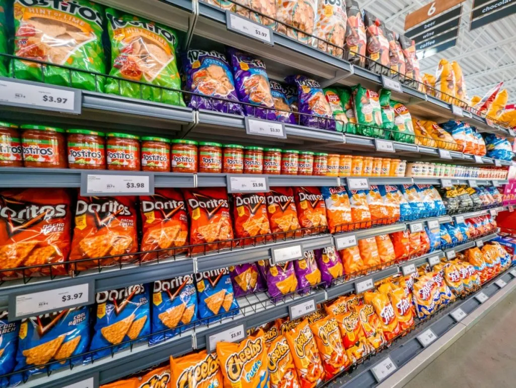 Assorted bags of crips, chips, snacks, potetgull, doritos, cheetos