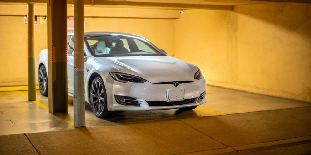 Vit Tesla S