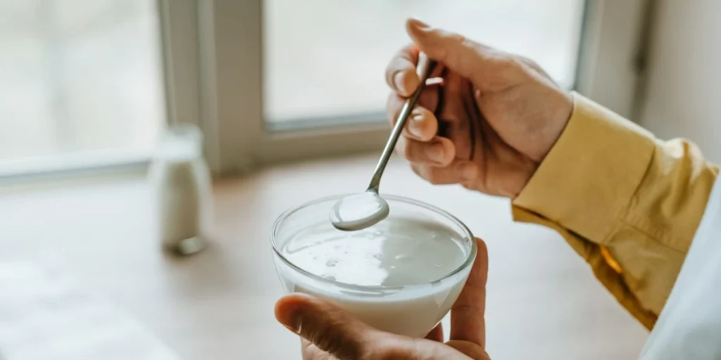 yogurt, skål, mand
