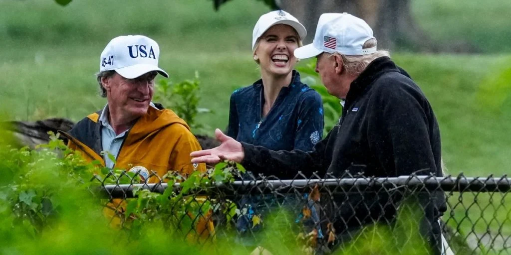 Efter kyssefoto med Trump og assistenten: Skjult detalje vækker opsigt