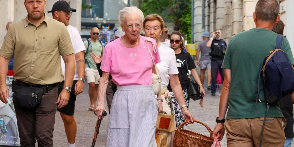Dronning Margrethe er fortsat indlagt: Nære venner udtrykker bekymring