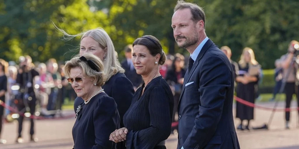 Kong Haakon er ikke den førstefødte: Derfor var det alligevel ham, der blev konge