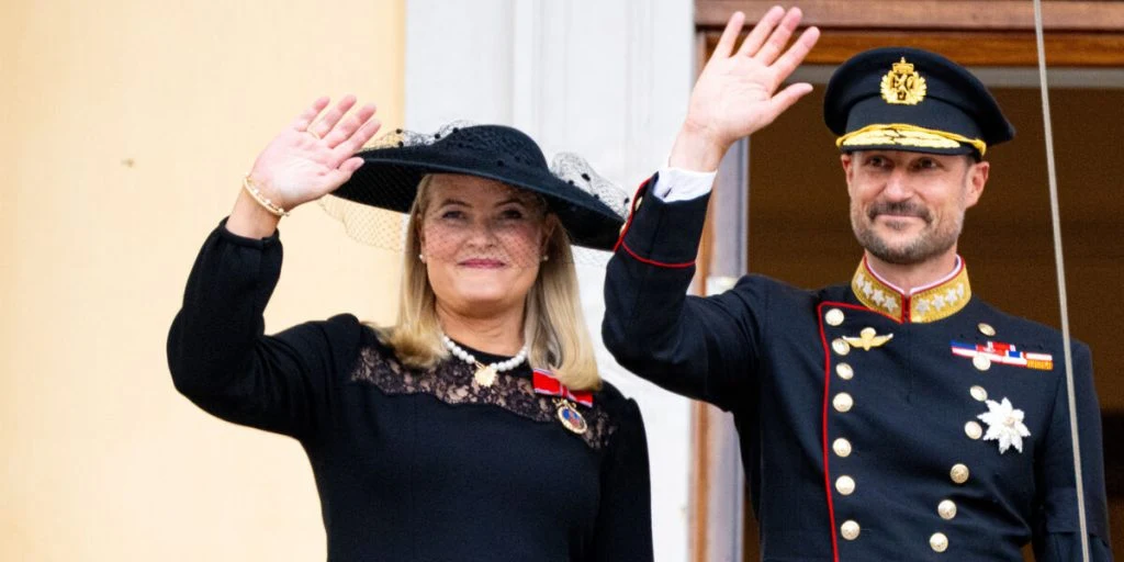 Beslutning vækker opsigt: Haakon og Mette-Marit bryder med tradition