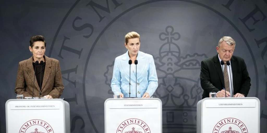 Regeringen til pressemøde