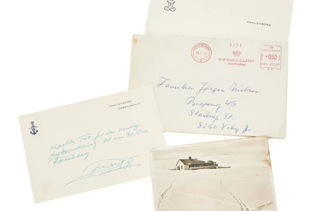 Et postkort, dronning Margrethe skrev som 12-årig i 1952, kommer på auktion