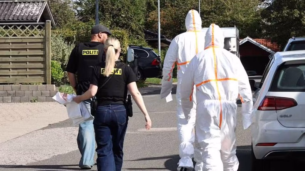 Fem unge tilbageholdt efter sprængning ved skole: To personer ført væk i dna-dragter