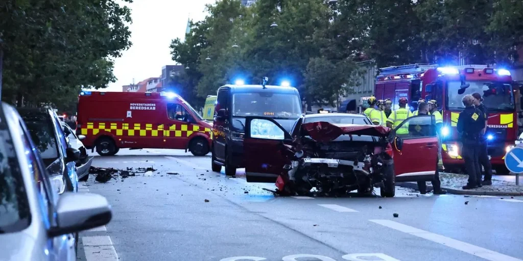 Bil kørte ind i flere cyklister: Én person er dræbt
