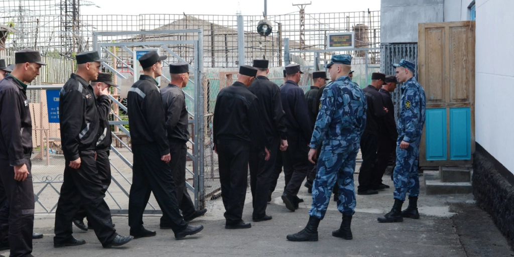 Prion officer, prisoners, Russia
