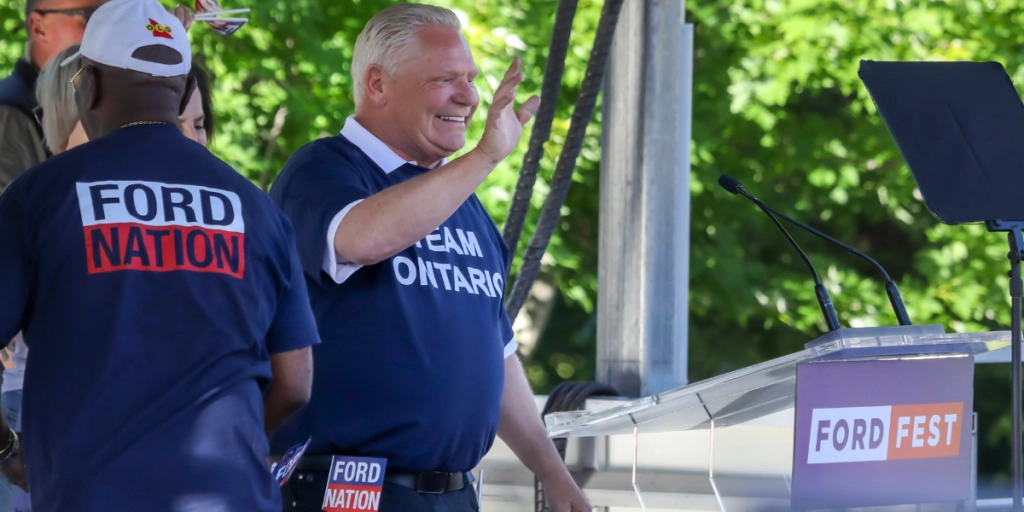Ford säger åt Trump att ”kyssa hans röv” när han avtäcker permanent skylt för Ontariosjön