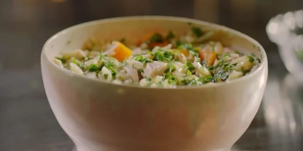 Clever casserole dish tackles kitchen sink fatigue with easy chicken pot dinner