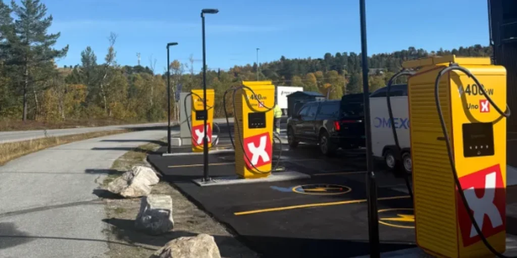 lynlader, ladestander, elbil-lading, charging station, Uno X, Hovden Lynladeanlegg Norge