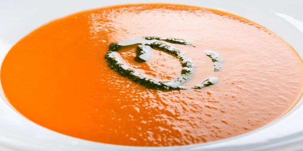Schnelle 10-Minuten-Tomatensuppe aus der Vorratskammer