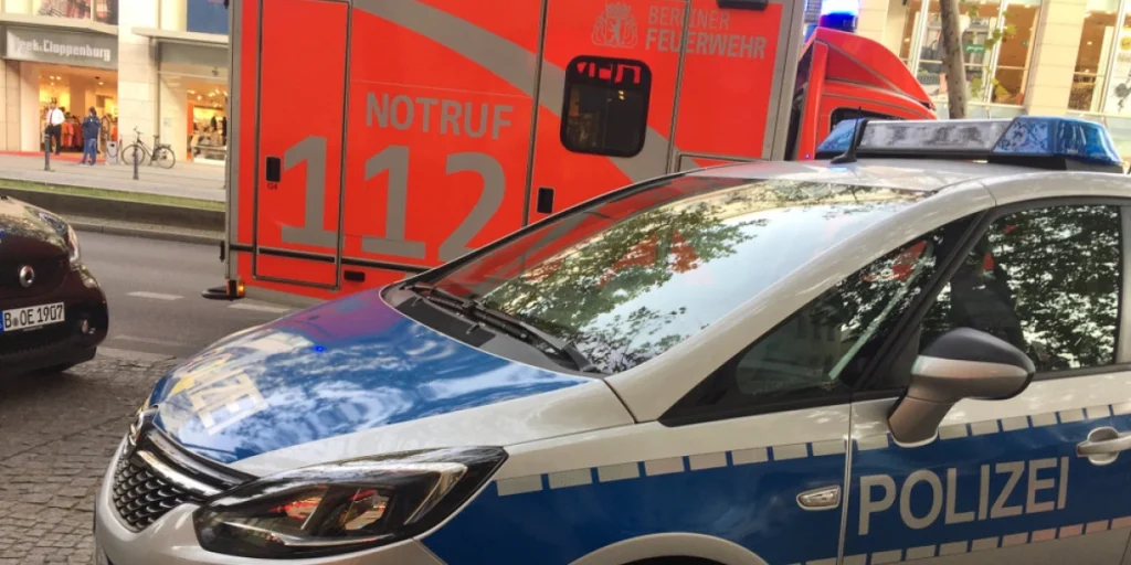 Politibil og ambulance til stede i Tyskland