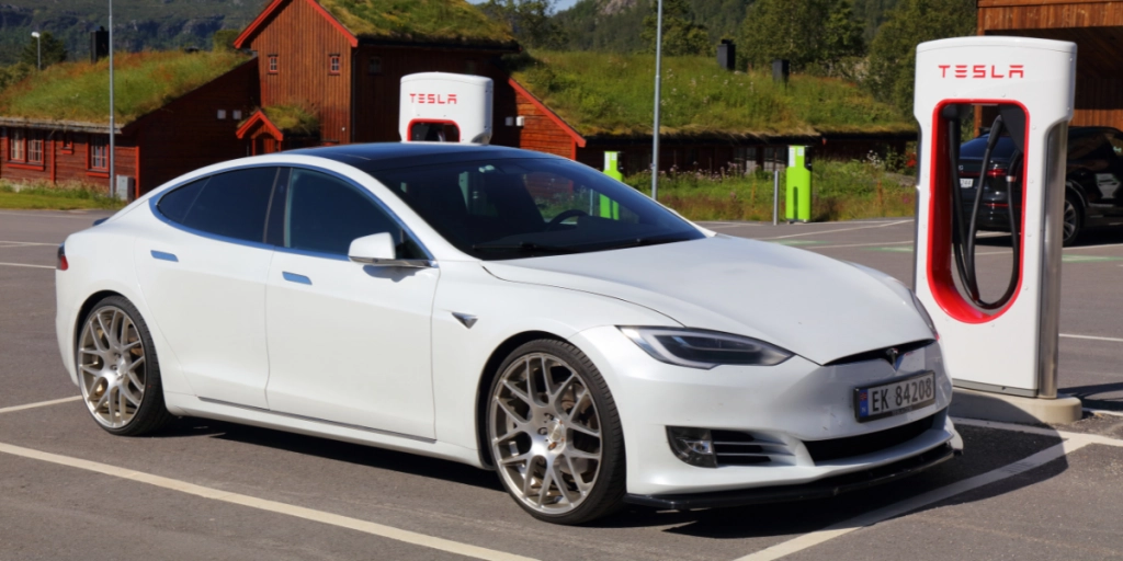 Vit tesla model 3