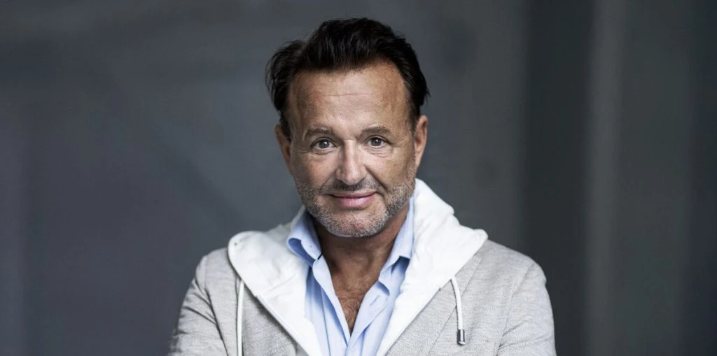 Dennis Knudsen deler hjerteskærende afsløring: Lillebror døde i maven