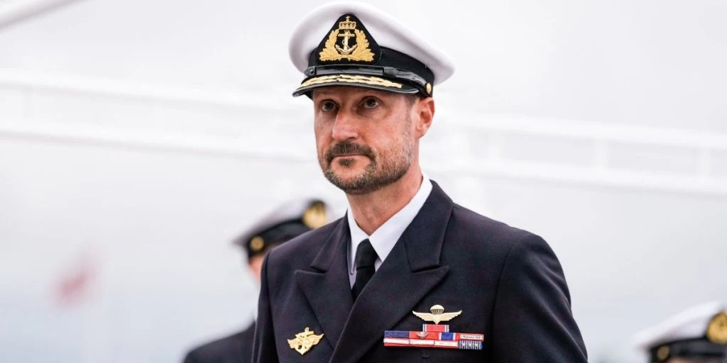 Kong Haakon står med kæmpe udfordring: “Ret forvirret lige nu”