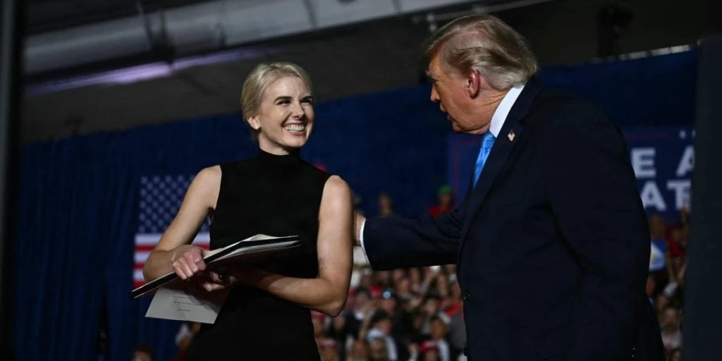 Efter rygter om affære: Trump omtaler assistent som “den perfekte kvinde”