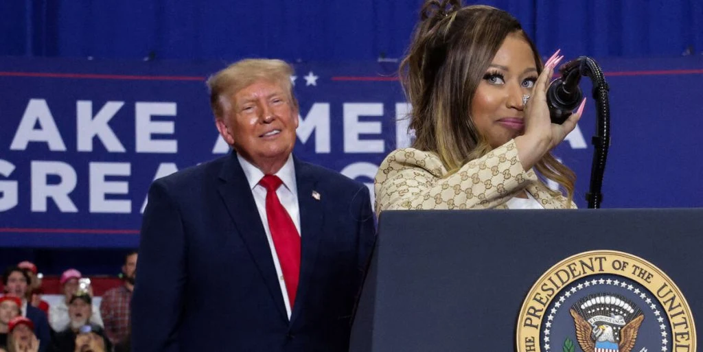 Sagde han virkelig det? Donald Trump roser sangerindes bagdel midt under vigtig tale