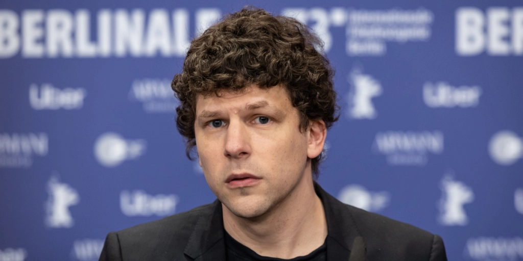 Jesse Eisenberg afslører at han “havde svært ved at lande roller” efter en film vandt ham en Razzie