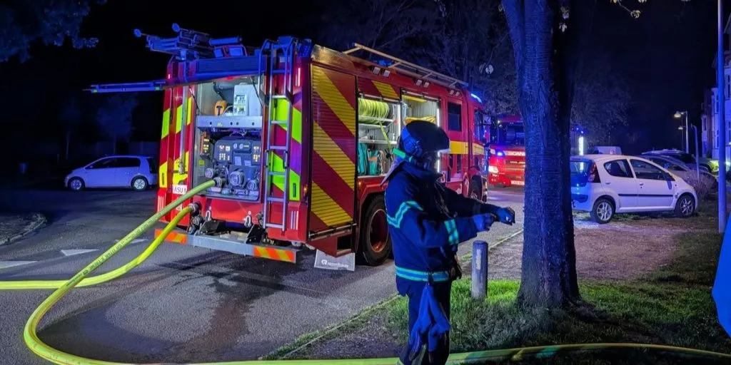 Dramatisk brand i nat: Mand flygtede ud gennem vindue
