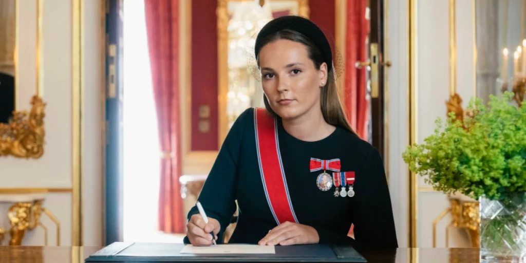 kronprinsesse ingrid alexandra av Norge, Crown princess of Norway, Kronprinsesse Ingrid Alexandra signerer sin ed til Grunnloven på Slottet etter seremonien på Stortinget.