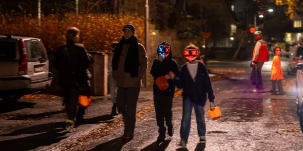 Halloween, trick or treat, costumes, kids in the dark, slik eller ballade, knask eller knep, kostumer, kostymer i mørket