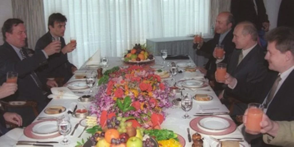 Vladimir_Putin_with_Gerhard_Schroeder