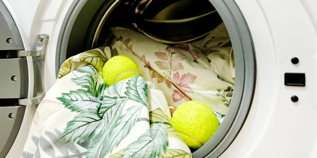 Washing machine, tennis balls