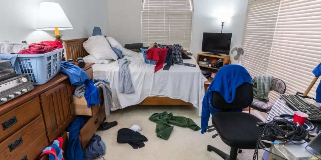 messy bedroom, soveværelse