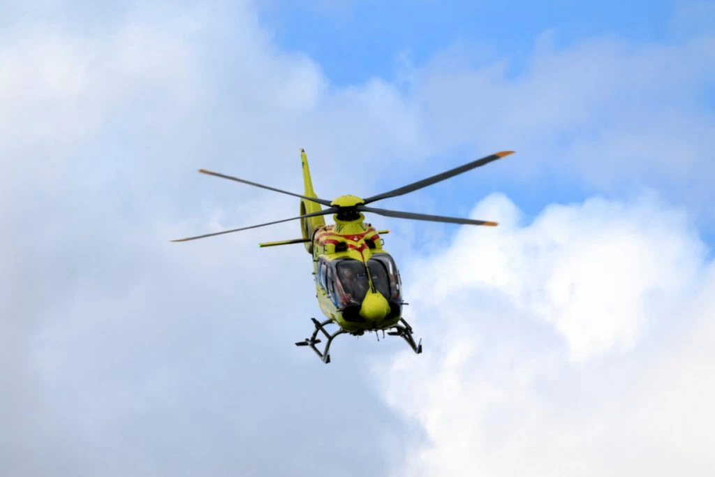 Voldsom lejlighedsbrand natten til tirsdag: 53-årig fløjet til Rigshospitalet