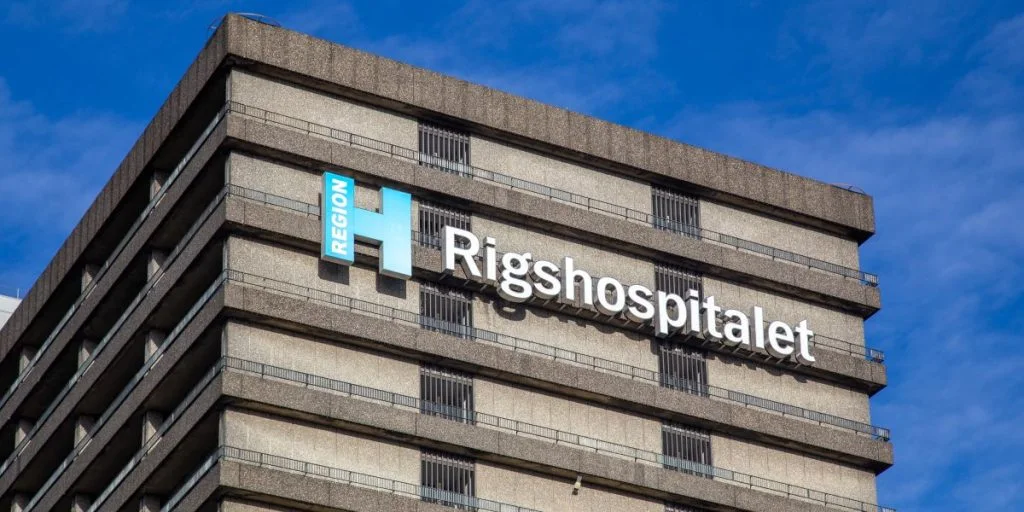 Voldsom brand i nat: 53-årig fløjet til Rigshospitalet