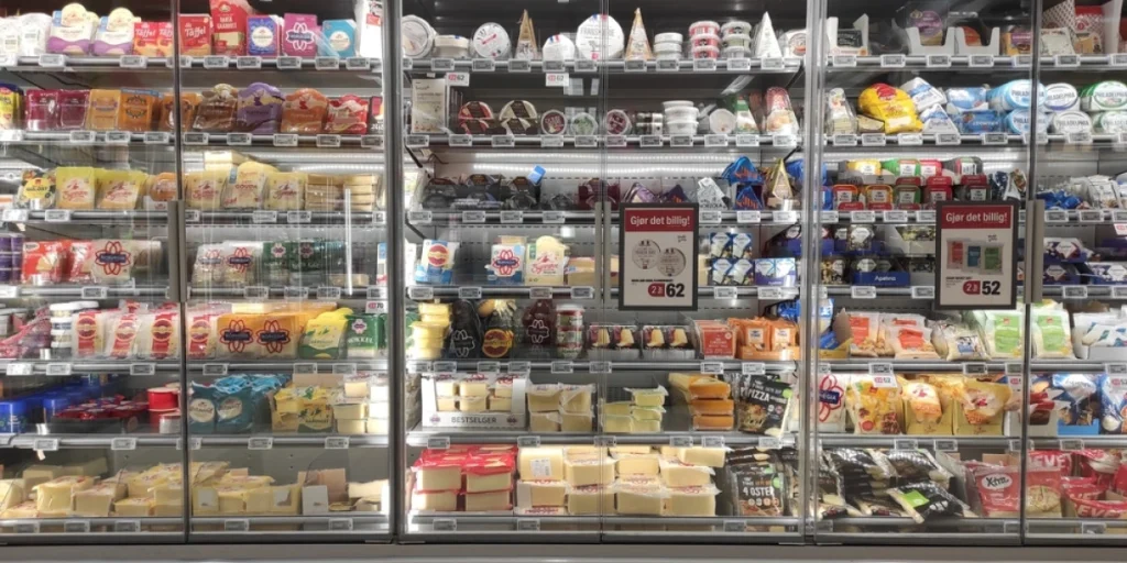 Norwegian,Grocery,Store,Variety,Cheese, ostedisk, kjøledisk, norsk ost